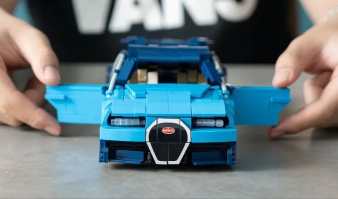 Конструктор для мальчика Спортивный автомобиль Bugatti Chiron, инерционный суперкар, 690 деталей, SY 8252