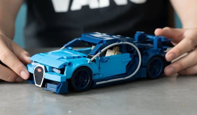 Конструктор для мальчика Спортивный автомобиль Bugatti Chiron, инерционный суперкар, 690 деталей, SY 8252